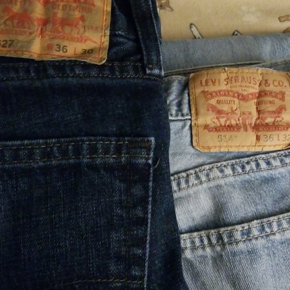 2 pair of Levi jeans